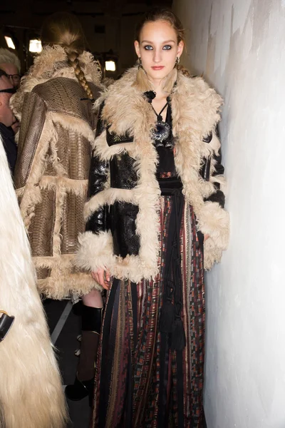 Look 60